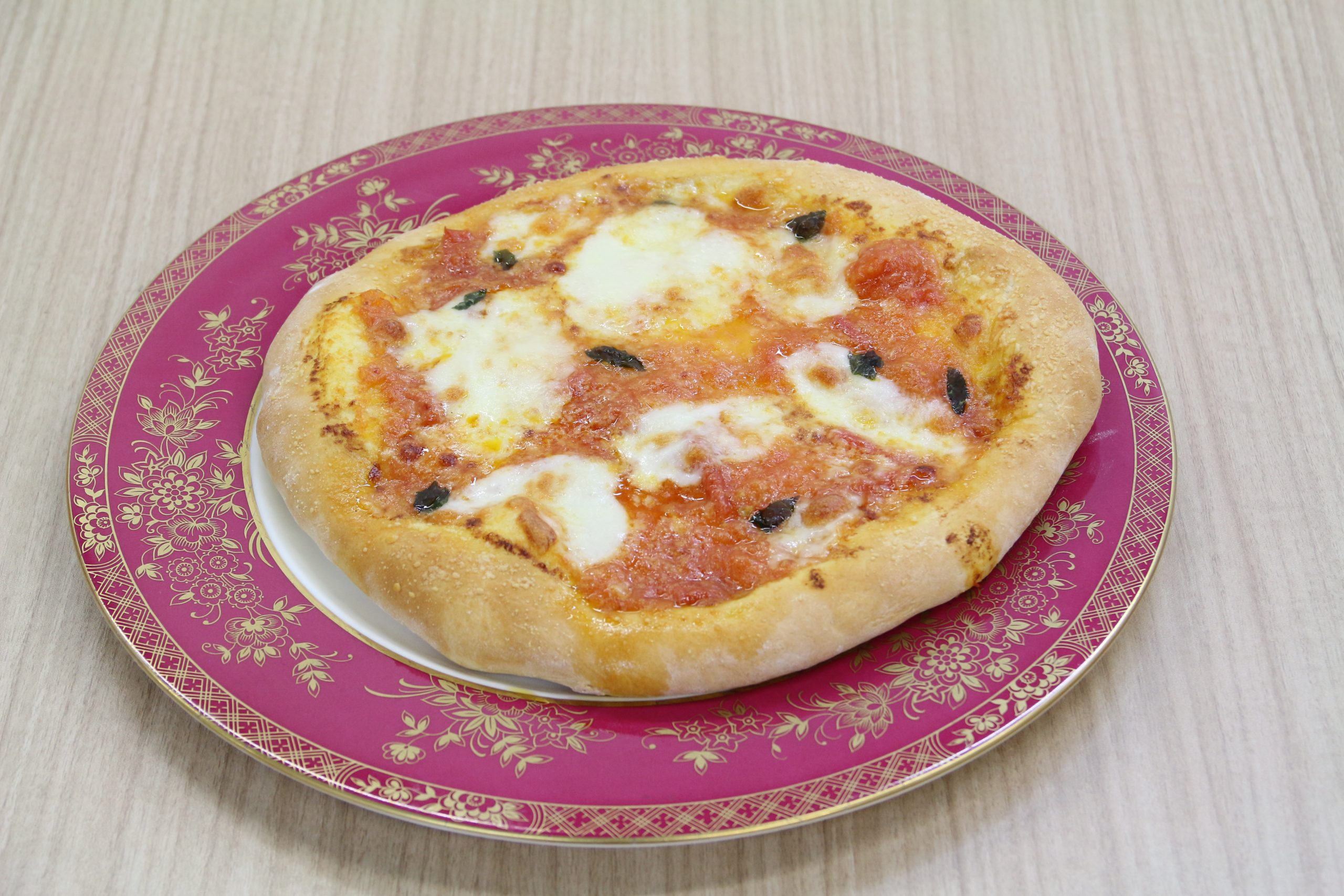 ピッツァ　マルゲリータとミラノ風ミネストローネ